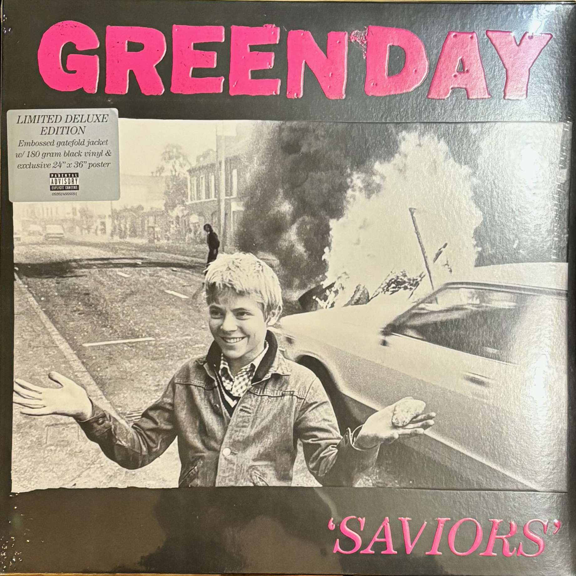 Green Day - Saviors (Limited Deluxe Edition) (Vinyl) Green Day - Saviors (Limited Deluxe Edition) (Vinyl)